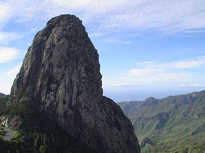 Roque Agando en el Parque nacional de Garajonay. La Gomera, un archivo de Wikimedia Commons